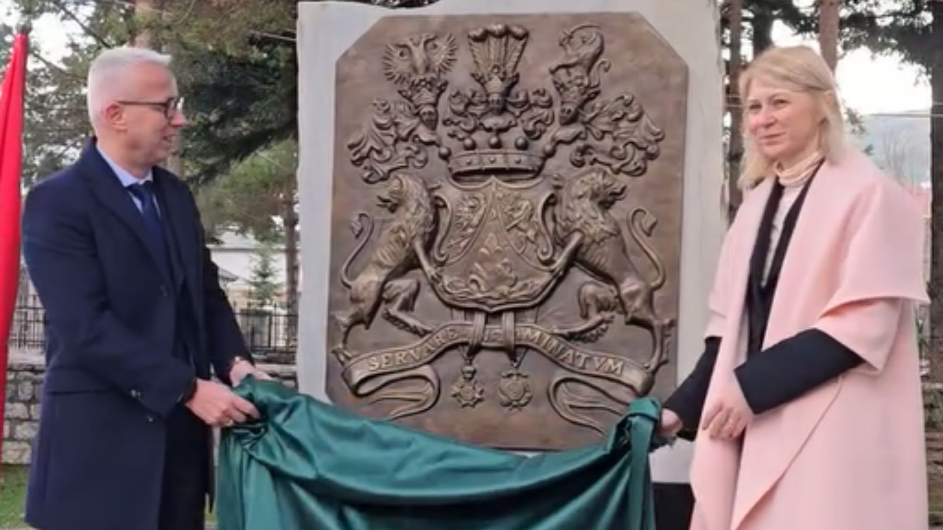 Μνημείο για την οικογένεια Σίνα στη Μοσχόπολη της Βορείου Ηπείρου