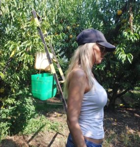 Ζωή Βρατσκίδου: Η αεροσυνοδός που τα «βρόντηξε» και έγινε αγρότισσα