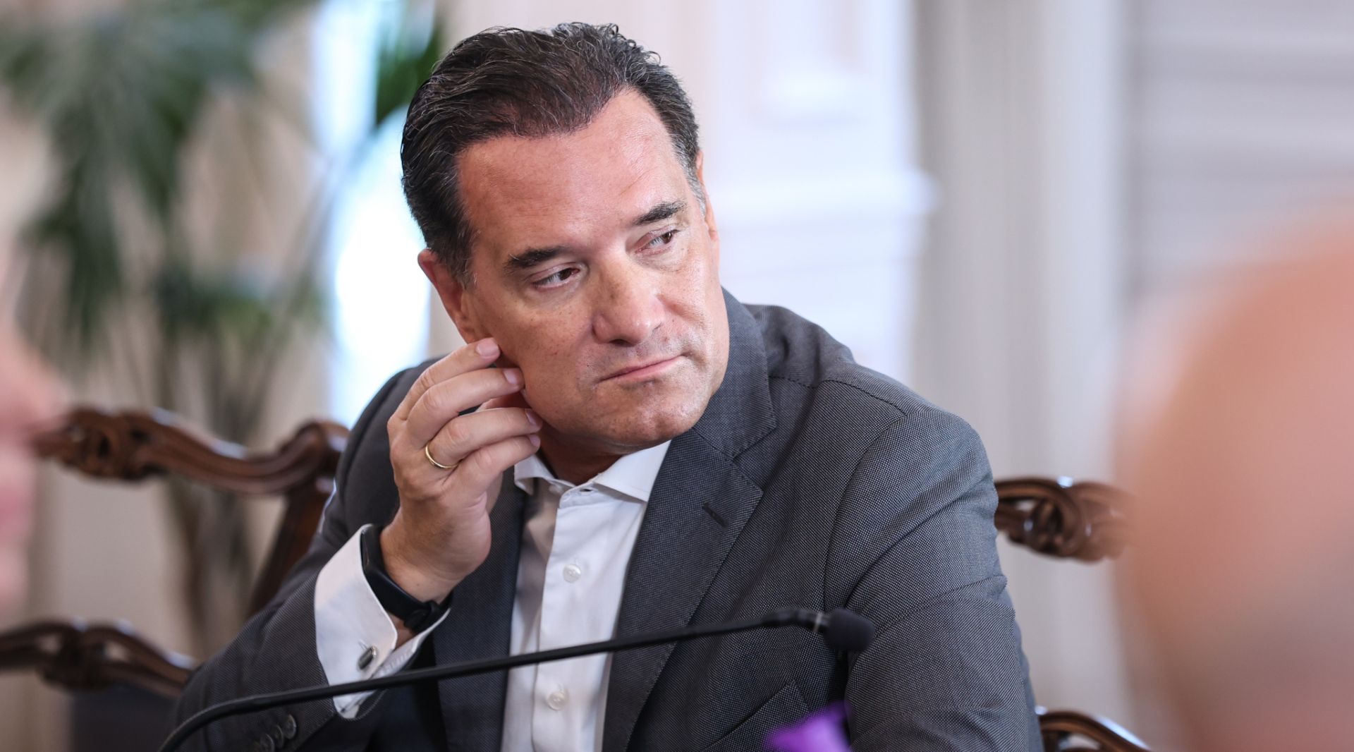 Οταν έκλαψε για την ηθική ο Άδωνις, «τραγούδησαν» τα πολυβόλα και... σιώπησε!