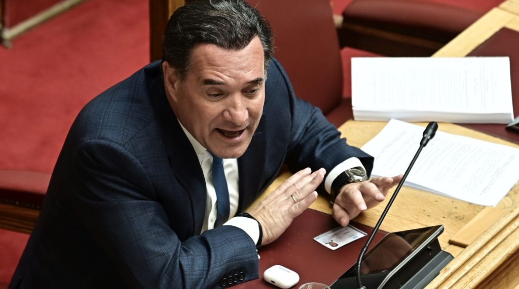 Ο Άδωνις δεν έχει δει μεγαλύτερο «παπατζή» από τον Τσίπρα