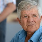 Ετήσιο όφελος έως 880 ευρώ για συνταξιούχους από το 2026