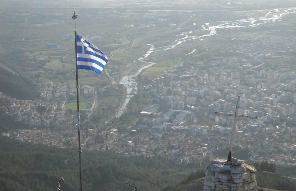 Ξάνθη: Κλήθηκαν σε απολογία επειδή ύψωσαν σταυρό σε κορυφή βουνού!