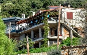 Θάνατος τρίχρονου στην Αχαΐα: Ο θείος του παραδέχθηκε ότι έπεσαν από τη μάντρα με την μοτοσικλέτα-γουρούνα