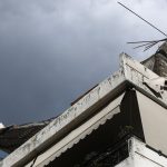 Μπαλκόνι καταρρέει στο Άργος - Σοβαρά τραυματισμένη 50χρονη μητέρα