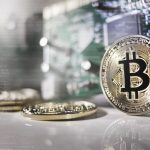 Bitcoin σε ελεύθερη πτώση - Το «κραχ» των crypto ταρακουνά μετοχές και χρυσό