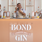 Η ΑΜΒΥΞ παρουσίασε πρώτη φορά το Bond London Dry Gin