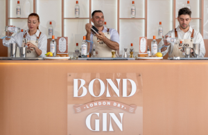 Η ΑΜΒΥΞ παρουσίασε πρώτη φορά το Bond London Dry Gin