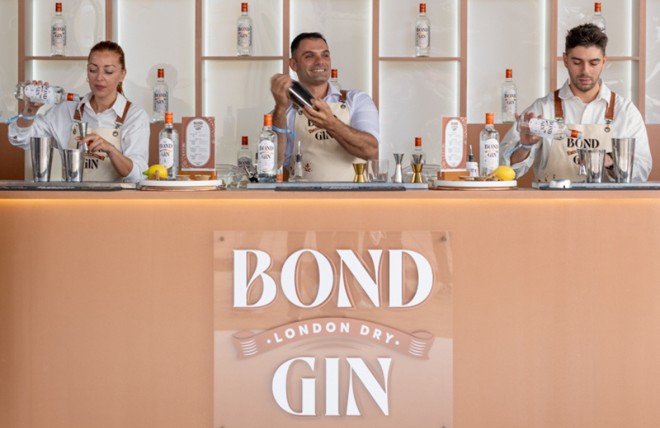 Η ΑΜΒΥΞ παρουσίασε πρώτη φορά το Bond London Dry Gin