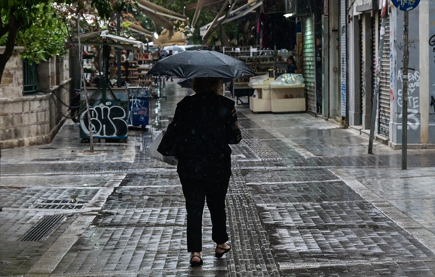 Πού θα έχει βροχές και καταιγίδες σήμερα