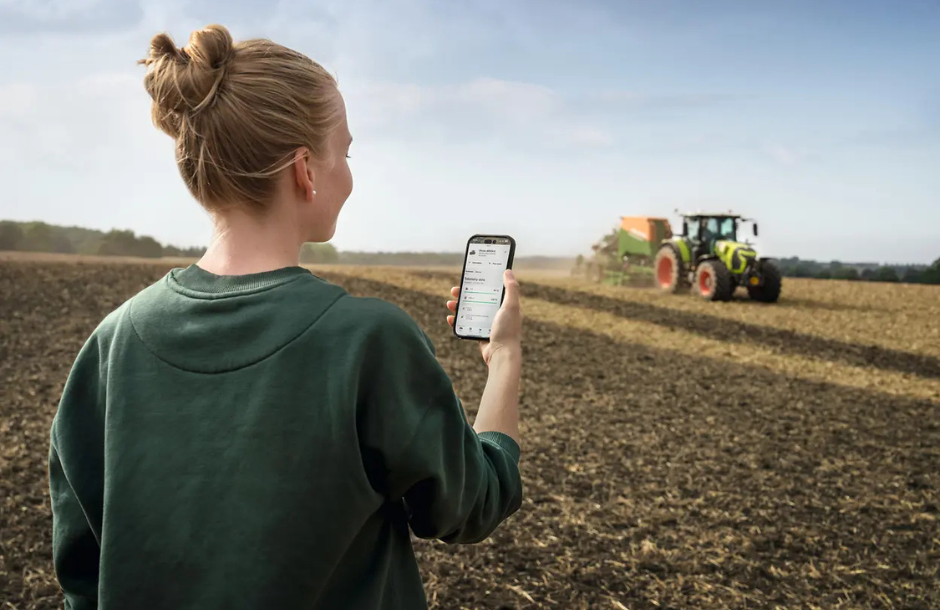Με νέα όψη και έμφαση στην άνεση παρουσιάζονται τα καινούργια Claas Arion 6 - Profi