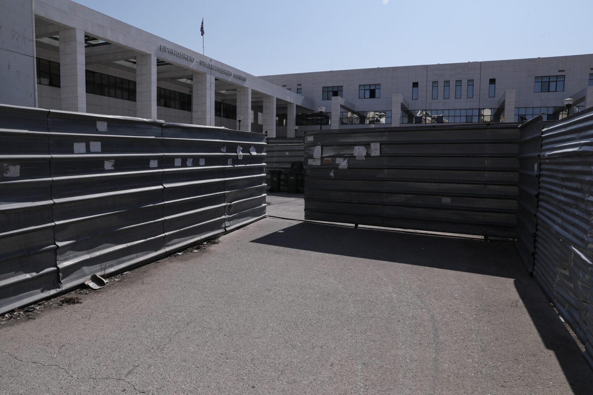 Συγκλονίζει η μαρτυρία στη δίκη γνωστού σκηνοθέτη: «Θυμάμαι την ώρα του βιασμού, τον πόνο, τα κλάματα»