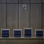 Τέμπη δίκη: Ειδικές αίθουσες και ψηφιοποίηση στις ανακρίσεις Καραμανλή και Τριαντόπουλου