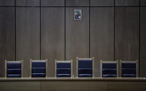 Τέμπη δίκη: Ειδικές αίθουσες και ψηφιοποίηση στις ανακρίσεις Καραμανλή και Τριαντόπουλου