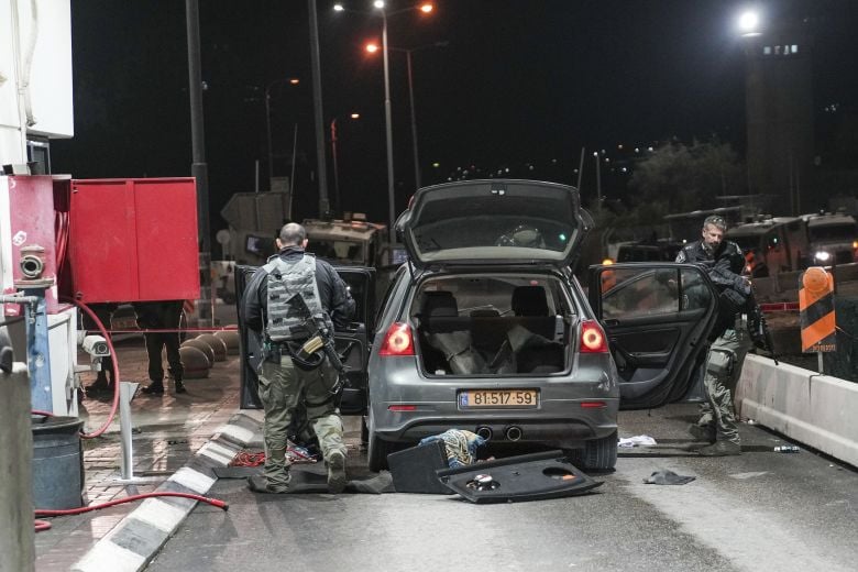 Ένας νεκρός από επίθεση με αυτοκίνητο και μαχαίρι στην κατεχόμενη από το Ισραήλ Δυτική Όχθη