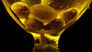 Ελαιόλαδο 2025: Τιμές σταθερές στα ράφια με μικρές διακυμάνσεις