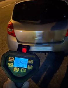 Συλλήψεις δύο οδηγών που έτρεχαν σε κεντρικούς δρόμους της Αθήνας με 179 και 216 χλμ – Ο ένας είναι γνωστός επιχειρηματίας