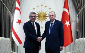 Ερντογάν-Ερχιουρμάν: Συνάντηση με μήνυμα για 2 κράτη στην Κύπρο