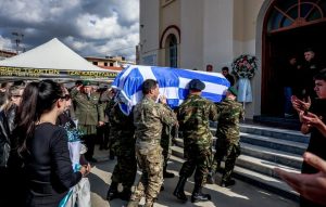 Σε κλίμα οδύνης ο αποχαιρετισμός του 19χρονου στρατιώτη που τραυματίστηκε θανάσιμα στην εκπαιδευτική άσκηση στη Ρόδο