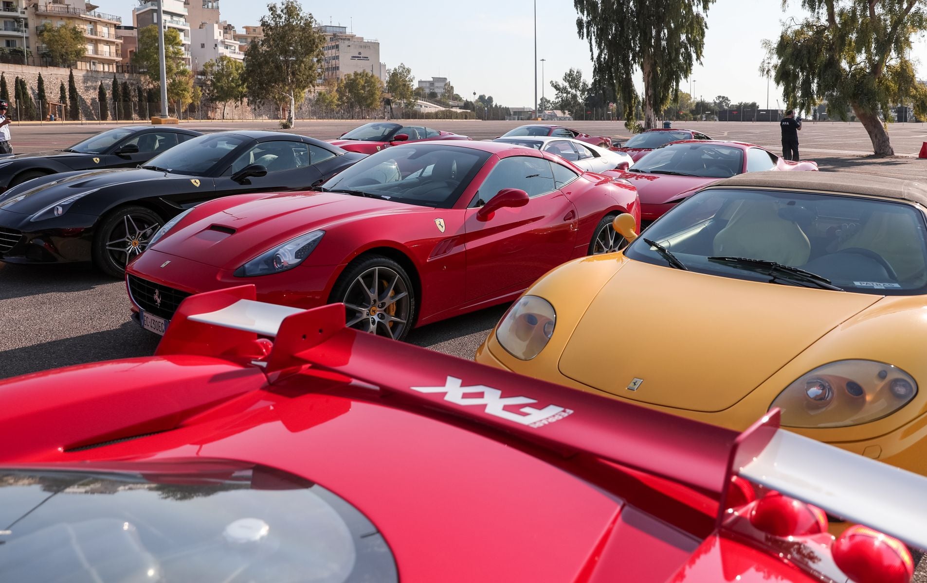 Ferrari, Πειραιάς, αγρότες