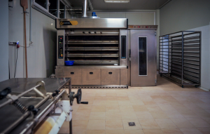 Τραγικός θάνατος 49χρονης στο Δαμάσι Λάρισας – Εγκλωβίστηκε σε μηχάνημα του φούρνου που εργαζόταν