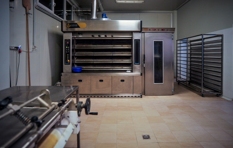 Τραγικός θάνατος 49χρονης στο Δαμάσι Λάρισας – Εγκλωβίστηκε σε μηχάνημα του φούρνου που εργαζόταν