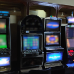 Λουκέτο σε μαγαζί με «φρουτάκια» στην Αθήνα – Τέσσερις συλλήψεις