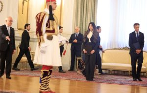 Η Κίμπερλι Γκίλφοϊλ υπέβαλε τα διαπιστευτήριά της στον Πρόεδρο της Δημοκρατίας – Δείτε φωτογραφίες