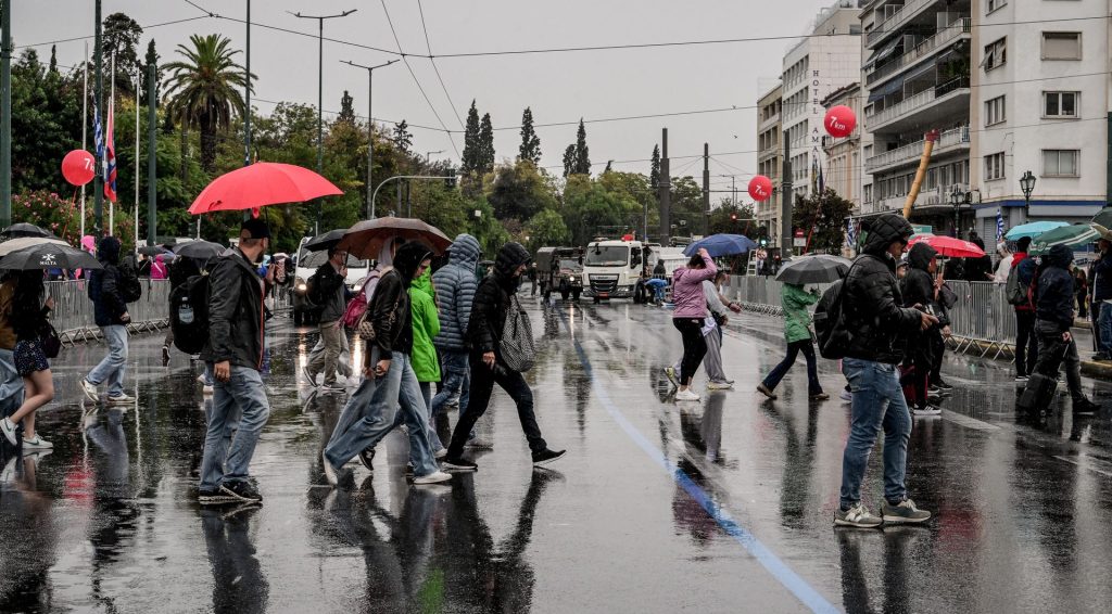 Άστατος καιρός με βροχές σε αρκετές περιοχές