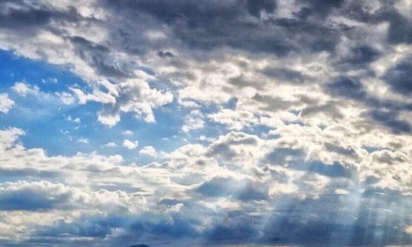 Γενικά αίθριος καιρός με λίγες νεφώσεις και με μικρή πτώση θερμοκρασίας