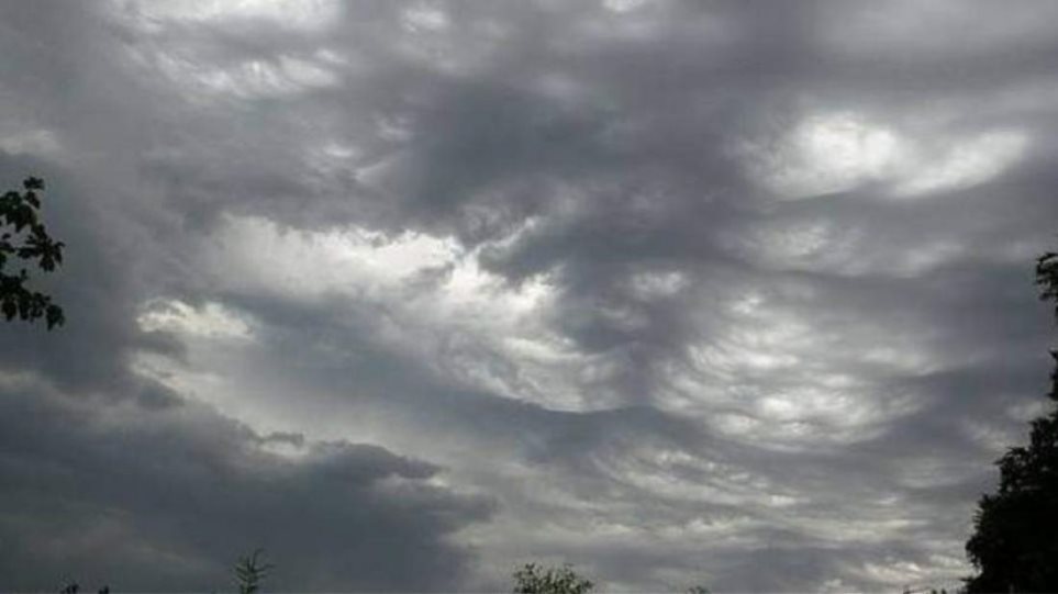 Τοπικές βροχές στα βορειοδυτικά, μικρή πτώση της θερμοκρασίας