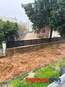 Τζουμέρκα - Εγκλωβισμένοι σε ξενοδοχείο