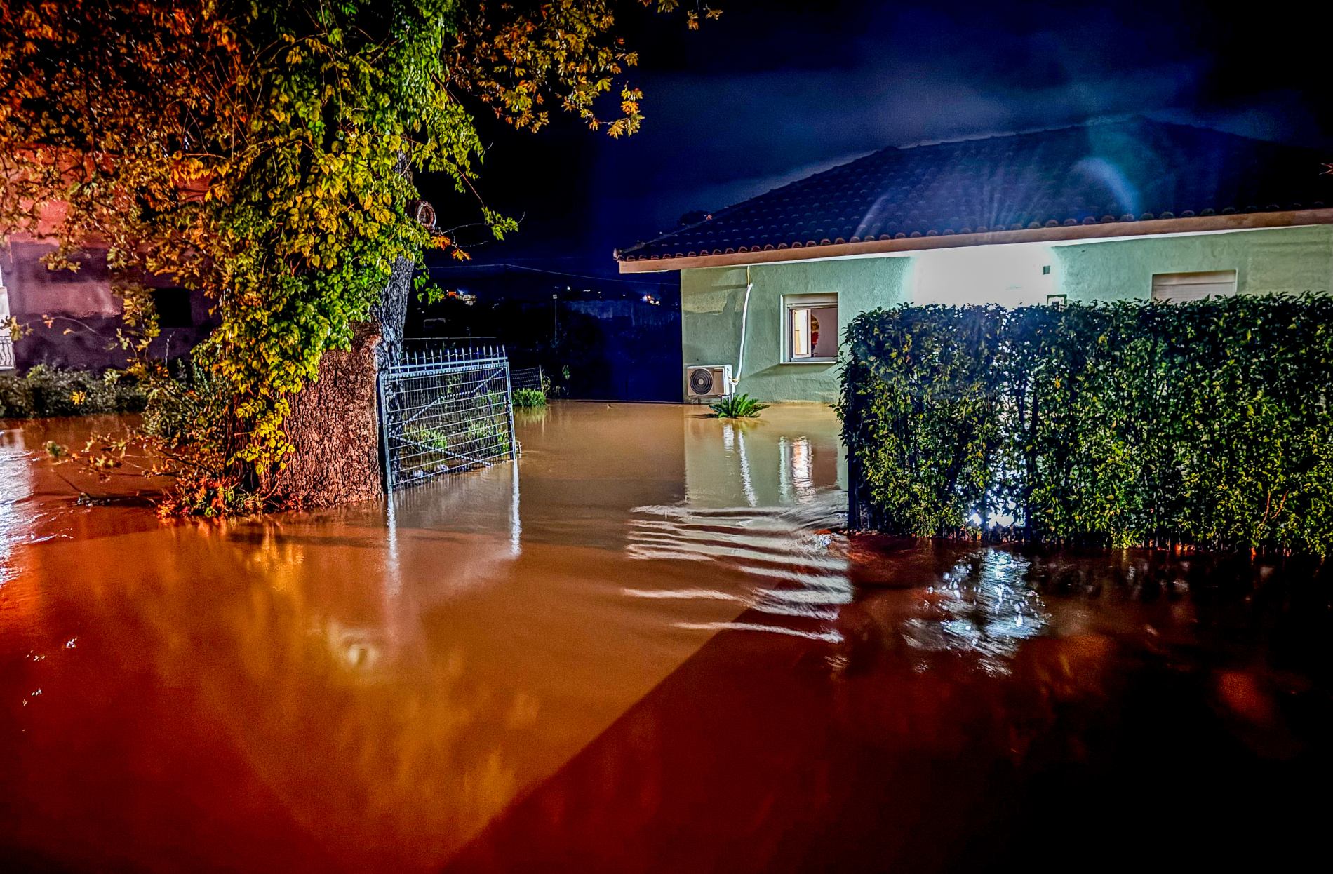 Η κακοκαιρία θεριεύει: «Επιμένει ο επικίνδυνος καιρός» προειδοποιεί ο Μαρουσάκης