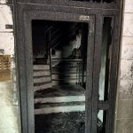 Αναστάτωση στην Καλαμαριά - Έκρηξη στην είσοδο πολυκατοικίας