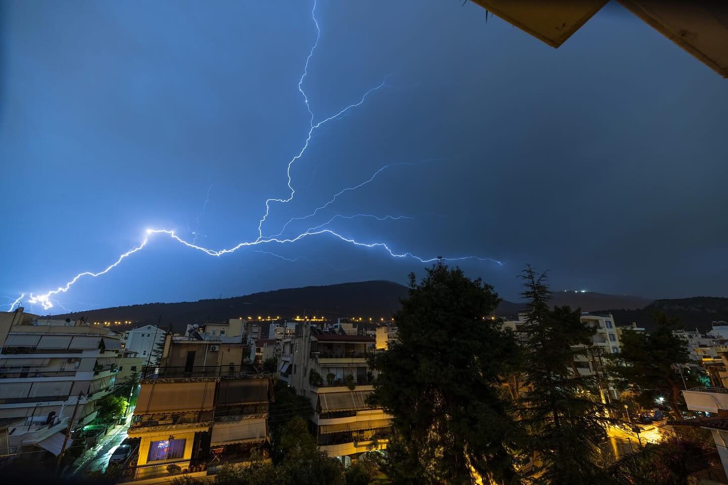Επικαιροποίηση ΕΜΥ για Adel: Μέχρι τι ώρα θα έχει επικίνδυνα φαινόμενα στην Αττική