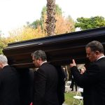 Στο Πάρκο Ελευθερίας πραγματοποιείται η πολιτική κηδεία του Αλέκου Φλαμπουράρη