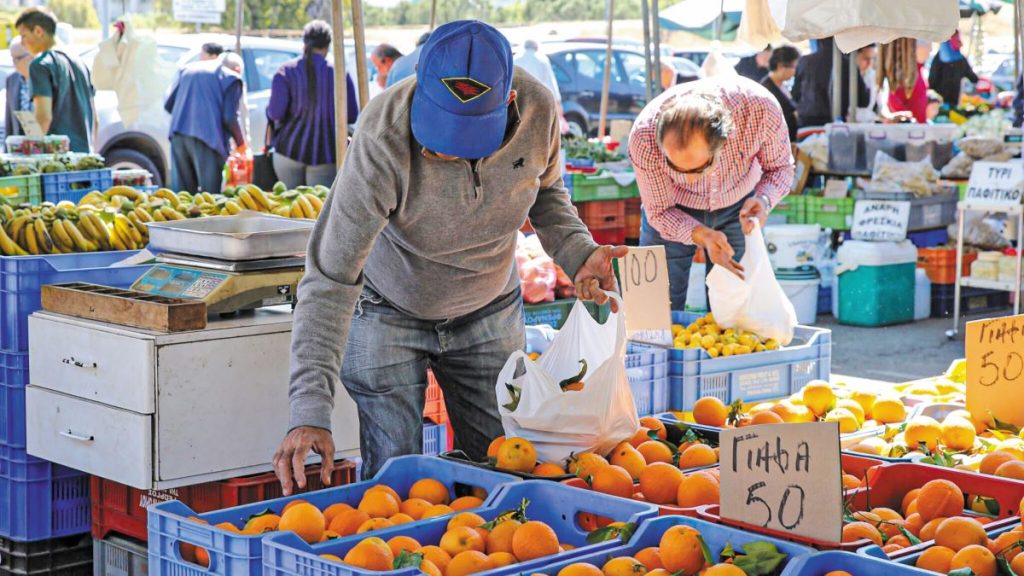 Στον «αέρα» οι λαϊκές αγορές