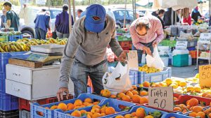 Στον «αέρα» οι λαϊκές αγορές