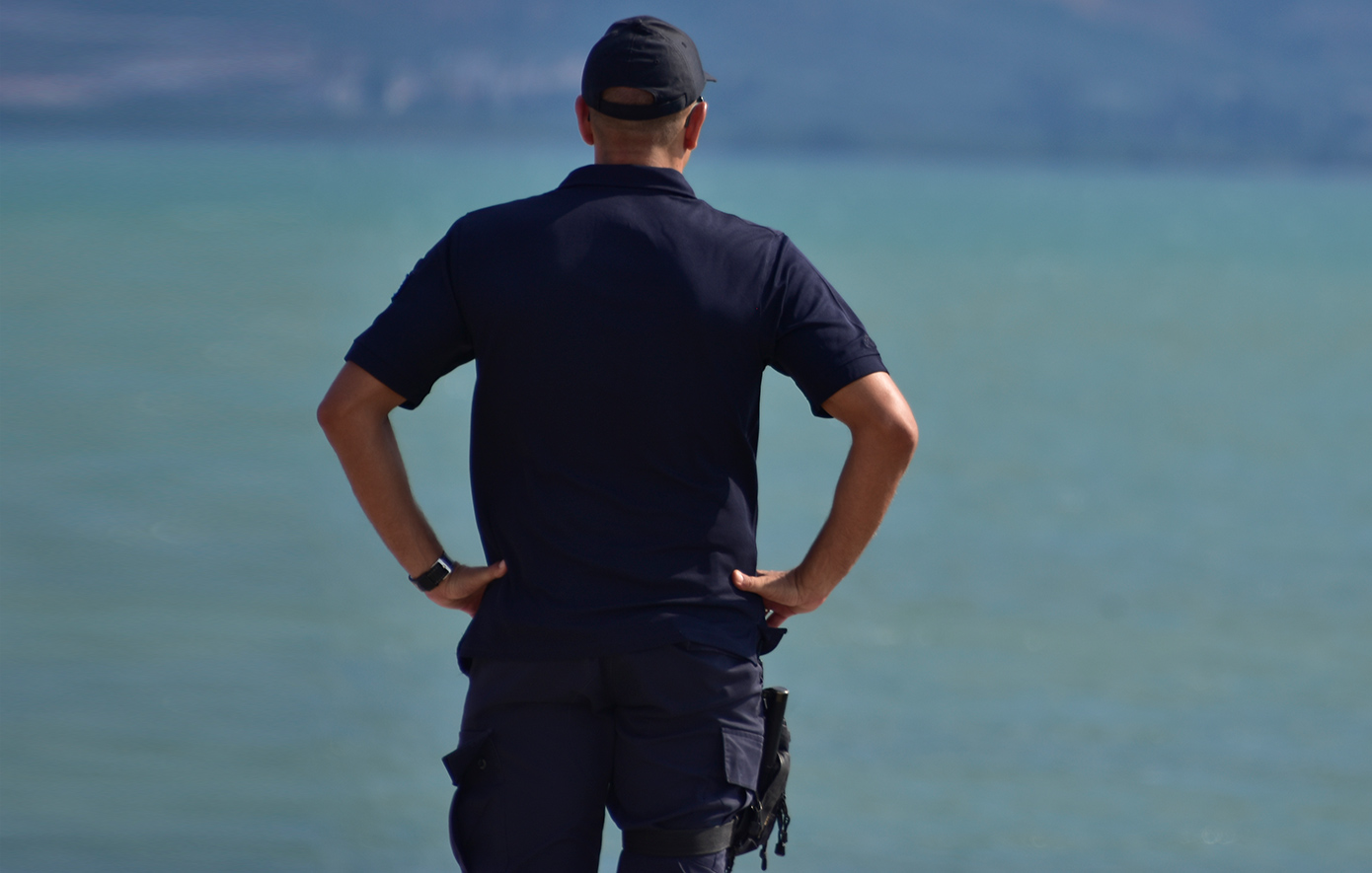 Αυτοκίνητο έπεσε στη θάλασσα στο λιμάνι του Πειραιά