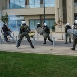 «Μη τον βαράτε, δικός μας είναι» - Τα ΜΑΤ χτύπησαν άνδρα της ασφάλειας γιατί τον μπέρδεψαν με διαδηλωτή