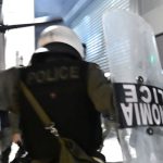 Διατάχθηκε ΕΔΕ για το ξύλο των ΜΑΤ σε θαμώνες καταστημάτων στα Εξάρχεια