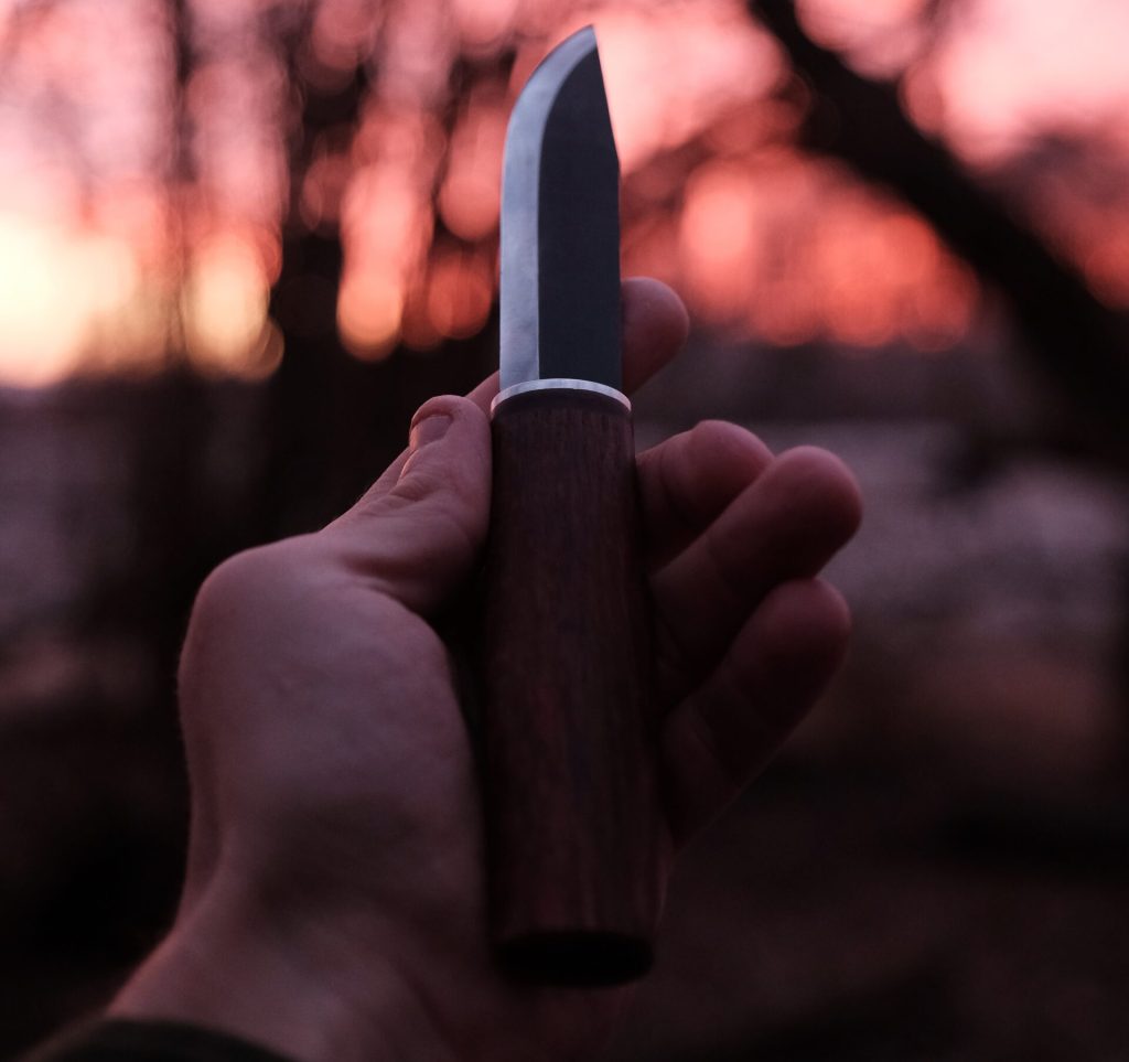 Πάτρα: Νεαρός Ρομά με αιχμηρό αντικείμενο σπέρνει τρόμο – Σε εξέλιξη ανθρωποκυνηγητό