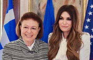 Γκίλφοϊλ: «Σήμερα είχα μια υπέροχη πρώτη συνάντηση με την Ελληνίδα Υπουργό Πολιτισμού Λίνα Μενδώνη