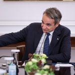 Καφέ κερνά ο Μητσοτάκης του γαλάζιους βουλευτές