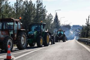 Ξεκινούν τα μπλόκα, αποκλεισμοί πριν τα Χριστούγεννα