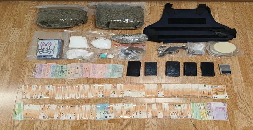 Εξαρθρώθηκε κύκλωμα διακίνησης ναρκωτικών στον Πειραιά – Τρεις συλλήψεις