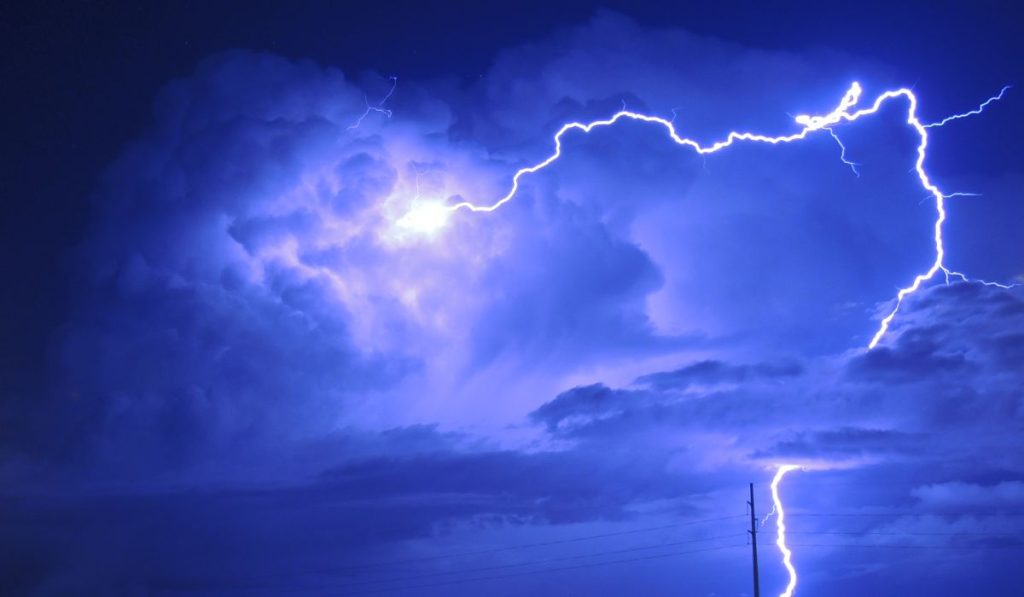 Σαρώνει τη χώρα η κακοκαιρία Adel - Ισχυρές καταιγίδες και στην Αττική