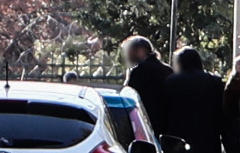 Στην Ευελπίδων ο παλαιοημερολογίτης ιερέας YouTuber και οι άλλοι επτά κατηγορούμενοι – Το εκκλησάκι επί της Λιοσίων είχε γίνει άντρο ναρκωτικών