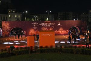 Πεδίον του Άρεως: Φωταγώγησε το χριστουγεννιάτικο χωριό ο Χαρδαλιάς