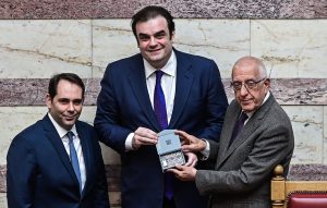 Προϋπολογισμός 2026: Ενίσχυση 3,2 δισ. ευρώ για μισθωτούς επαγγελματίες αγρότες και ένστολους το 2026