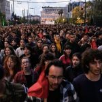 Σε εξέλιξη η πορεία για το Πολυτεχνείο – Με νεανικό παλμό, αλλά οργανωμένα και συντεταγμένα τα μπλοκ των φοιτητικών συλλόγων